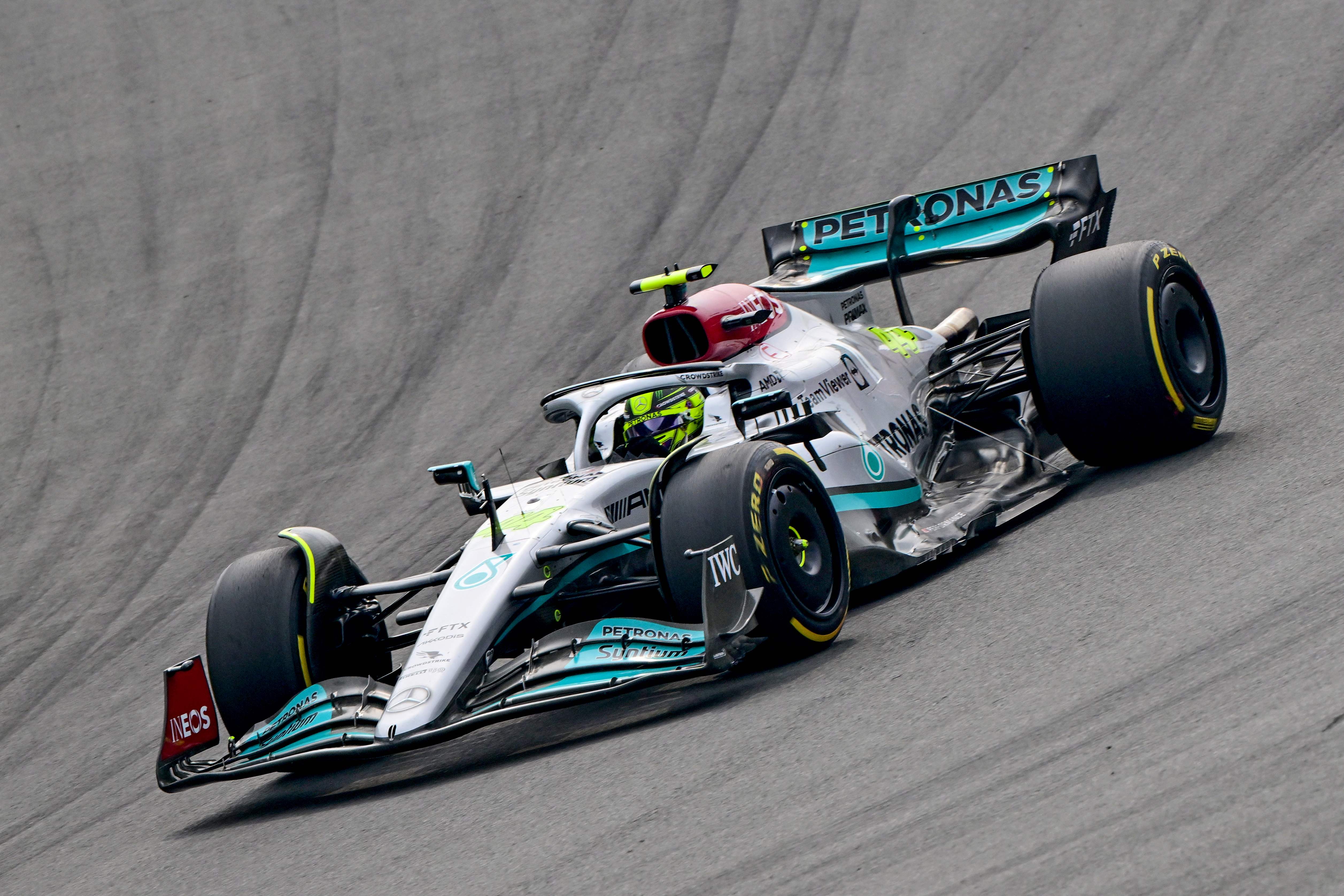 Pembalap Mercedes Lewis Hamilton