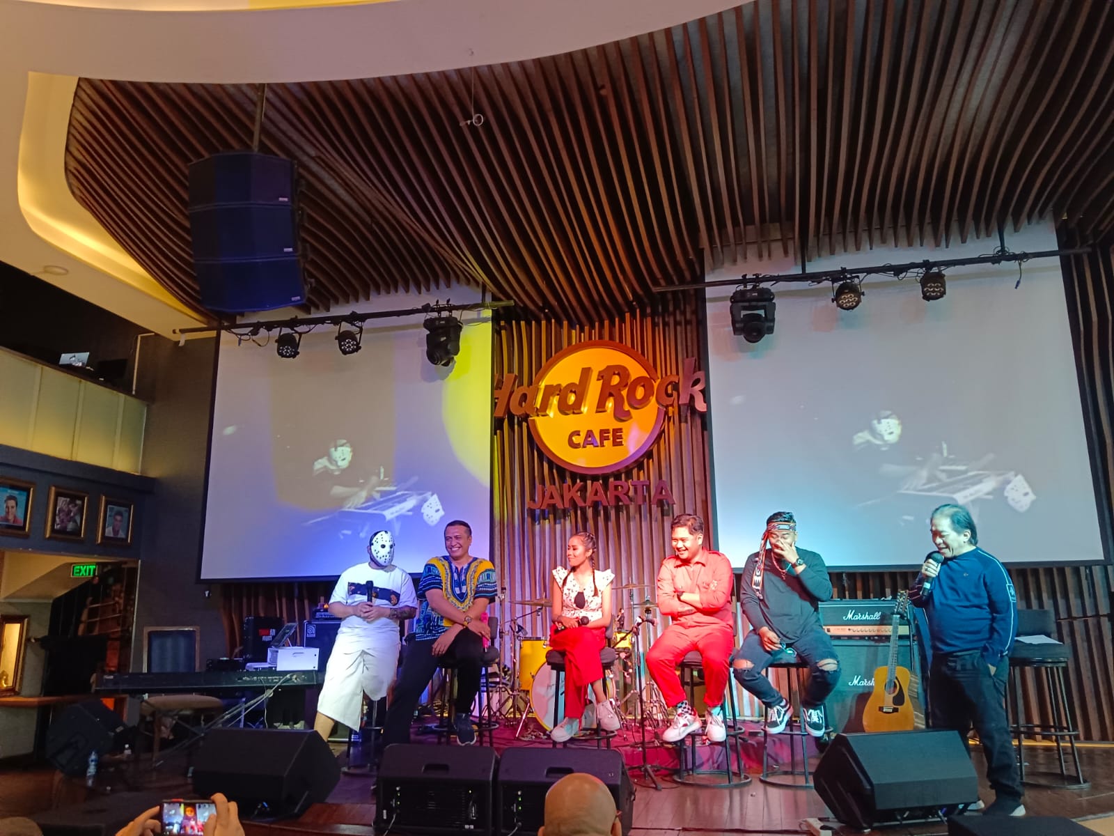 Tanah Air Project saat merilis single Song Of Deliverance di Hard Rock Cafe Jakarta, Sabtu (3/9). 