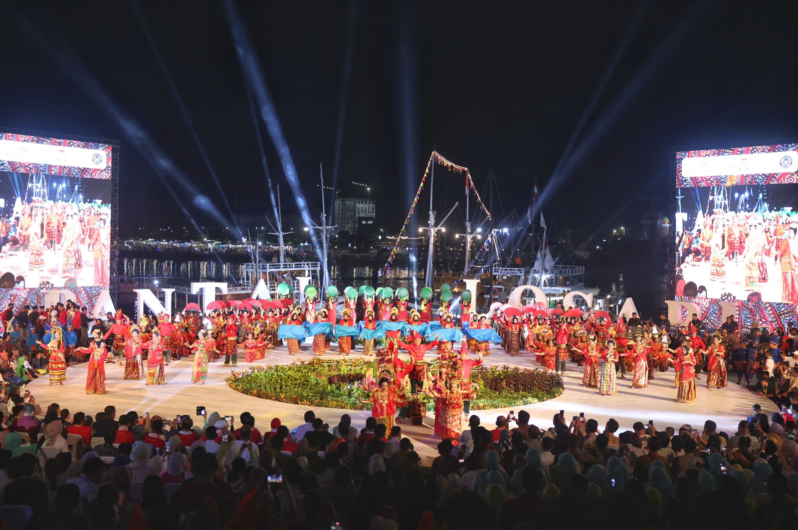 Pembukaan Makassar International Eight Festival and Forum 2022 atau Makassar F8 2022, Rabu malam (7/9)