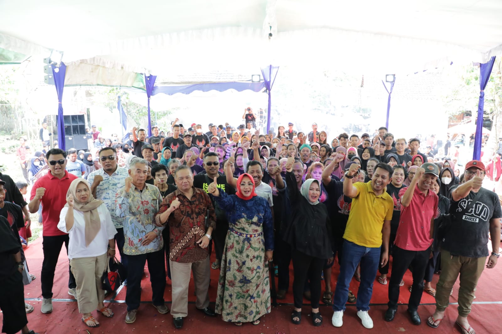 Pentas Seni Kuda Kepang Se-Kabupaten Semarang oleh relawan Des Ganjar di Dusun Mendut, Desa Ngrapah, Kecamatan Banyubiru, Jateng, Sabtu (18/