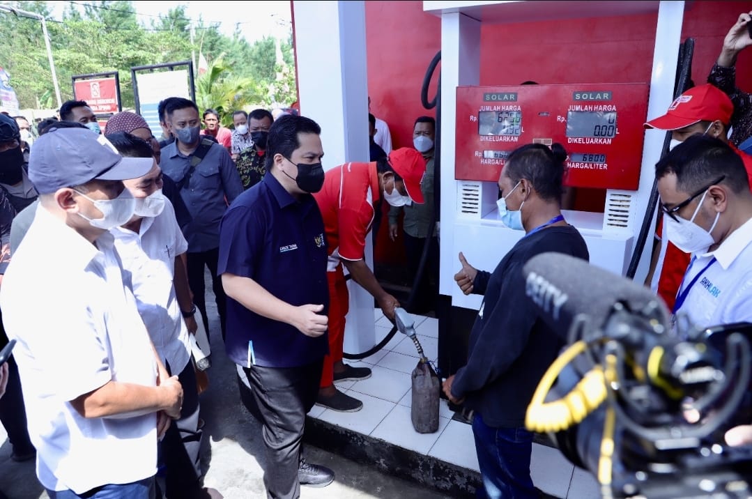 Menteri BUMN Erick Thohir meluncurkan solat untuk nelayan di Cilacap, Jawa Tengah