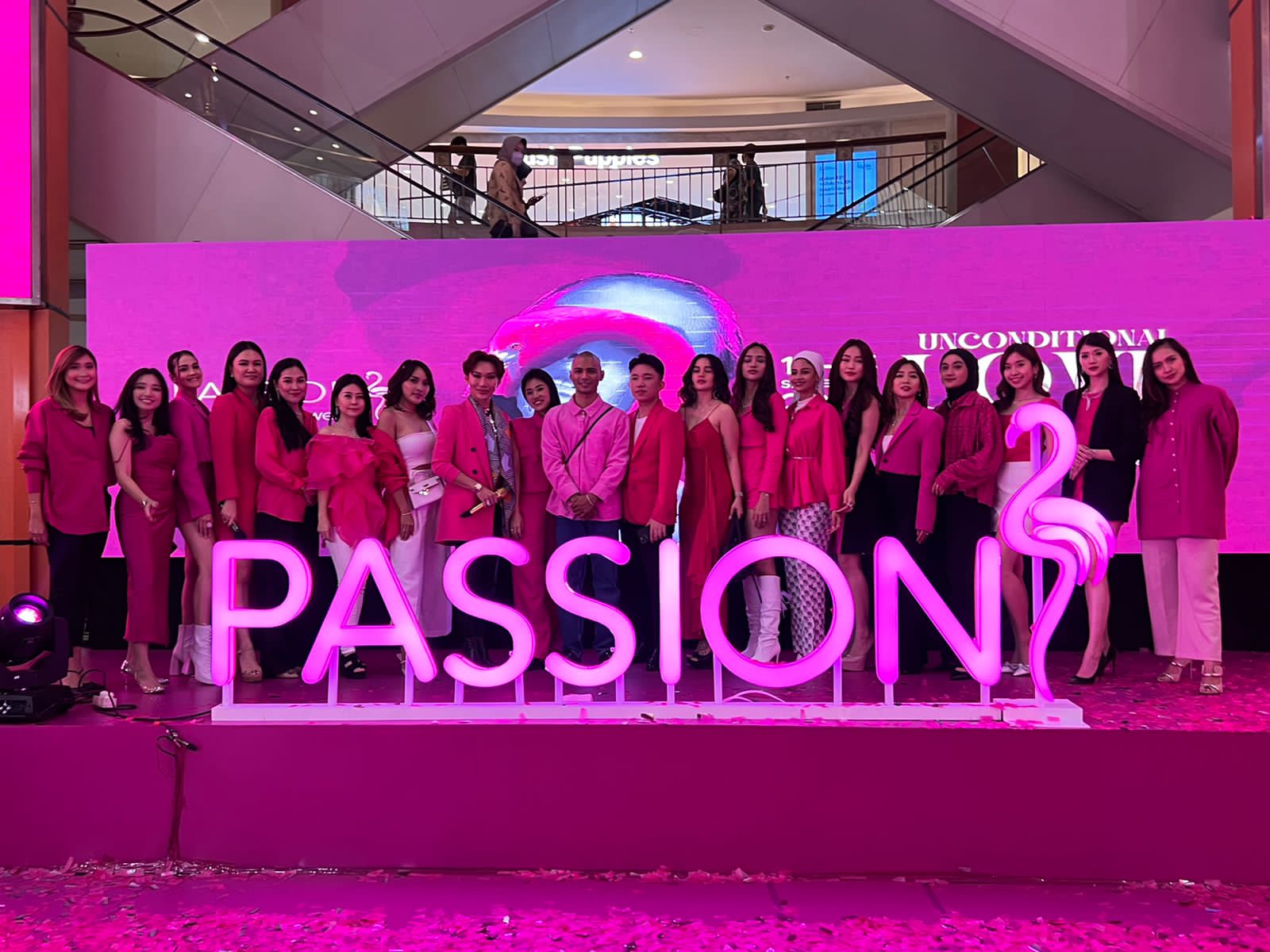 Passion Jewelry menggelar pameran dengan tema 'Unconditional Love' di The Forum, Atrium 3 Mall Kelapa Gading, Jakarta. 