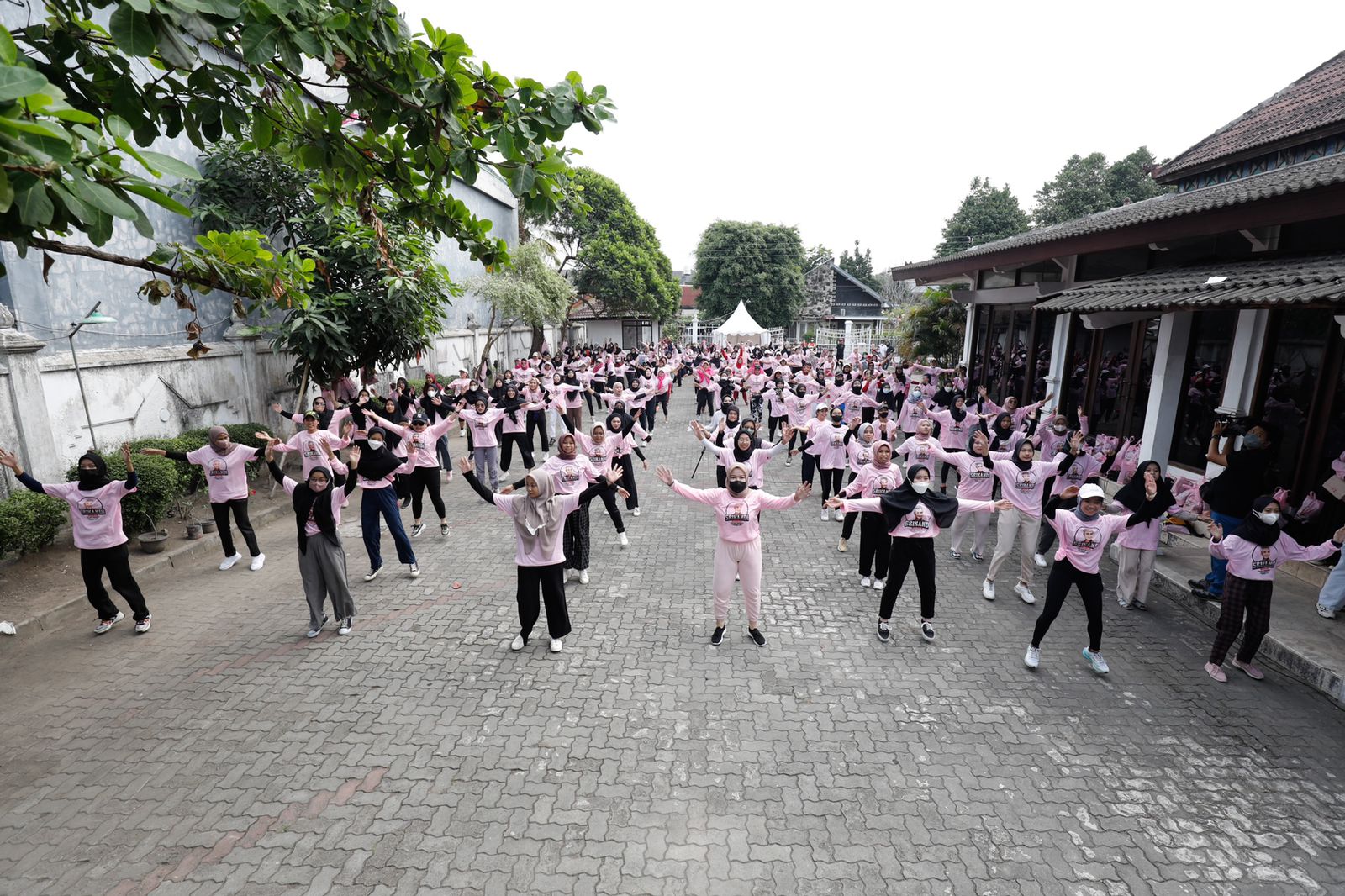 Acara Zumba Party & Color Run menjadi ajang konsolidasi Srikandi Ganjar DIY di di Gedung Puri Dwipari, Kelurahan Wirogunan, Kec. Mergangsan,