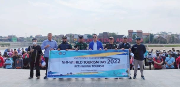 Sejumlah aksi peduli lingkungan dilakukan Poltekpar NHI bersama Satgas Citarum Harum