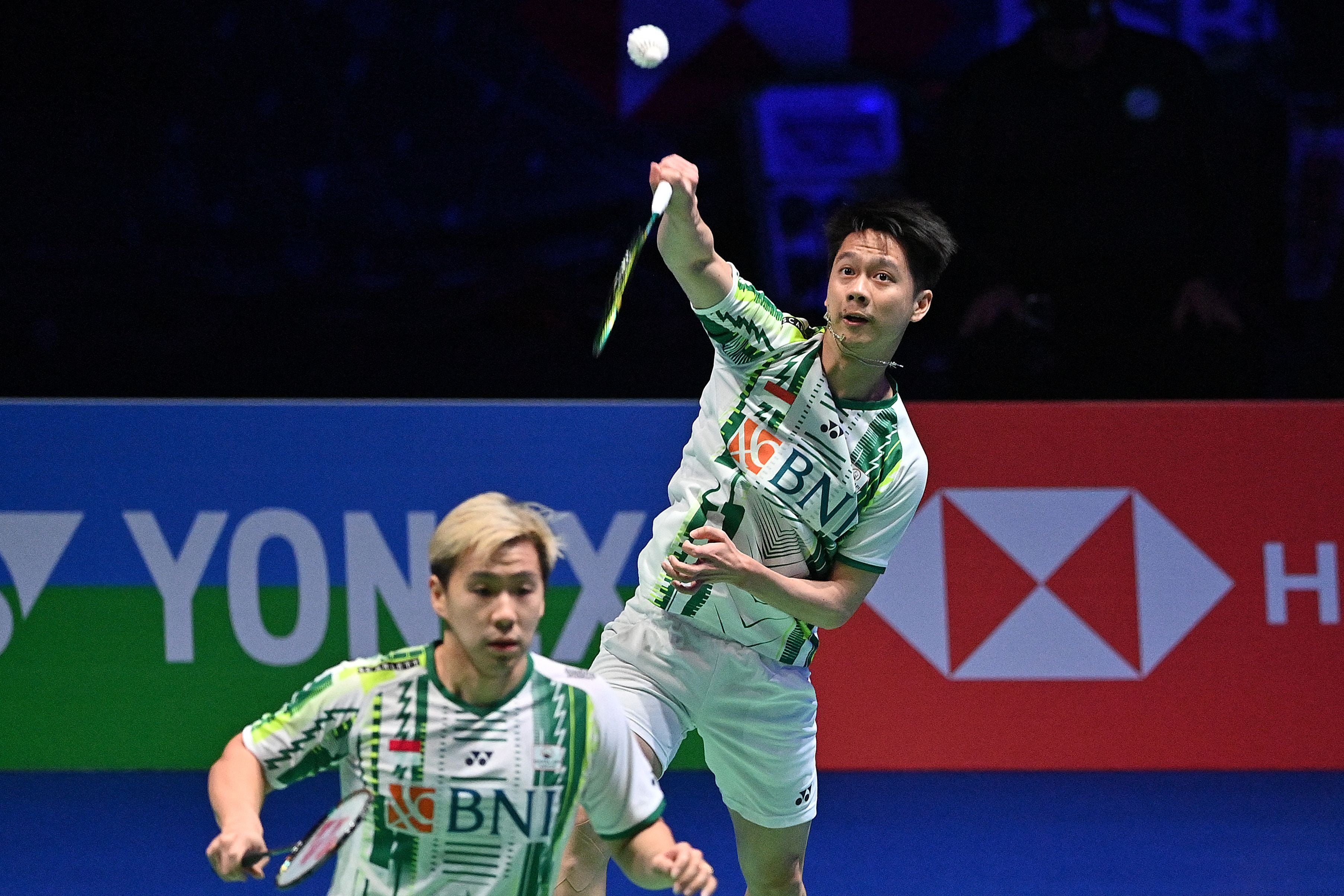Ganda putra bulu tangkis Indonesia Marcus Gideon (depan) dan Kevin Sanjaya