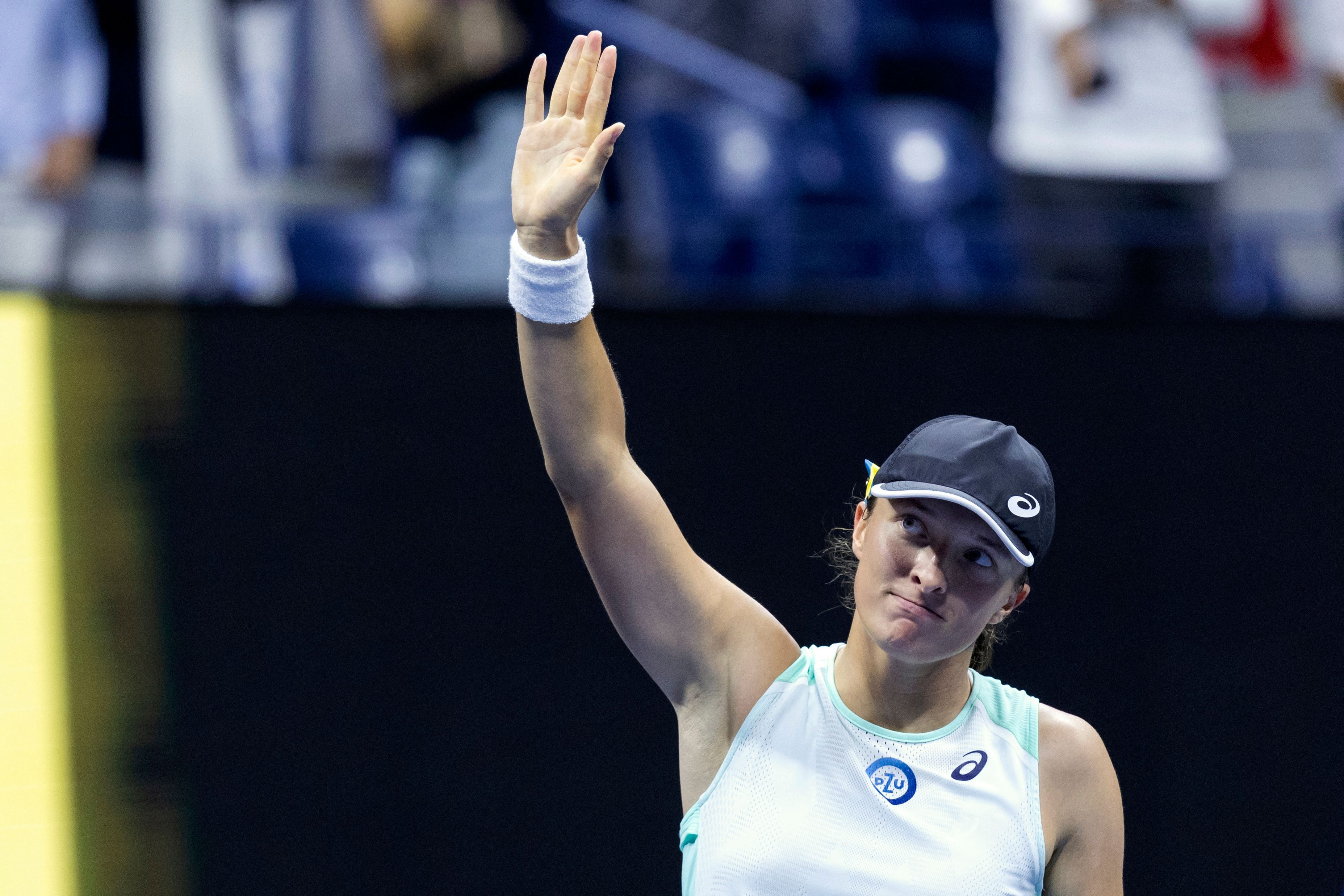 Petenis asal Polandia, Iga Swiatek, saat merayakan kemenangannya.