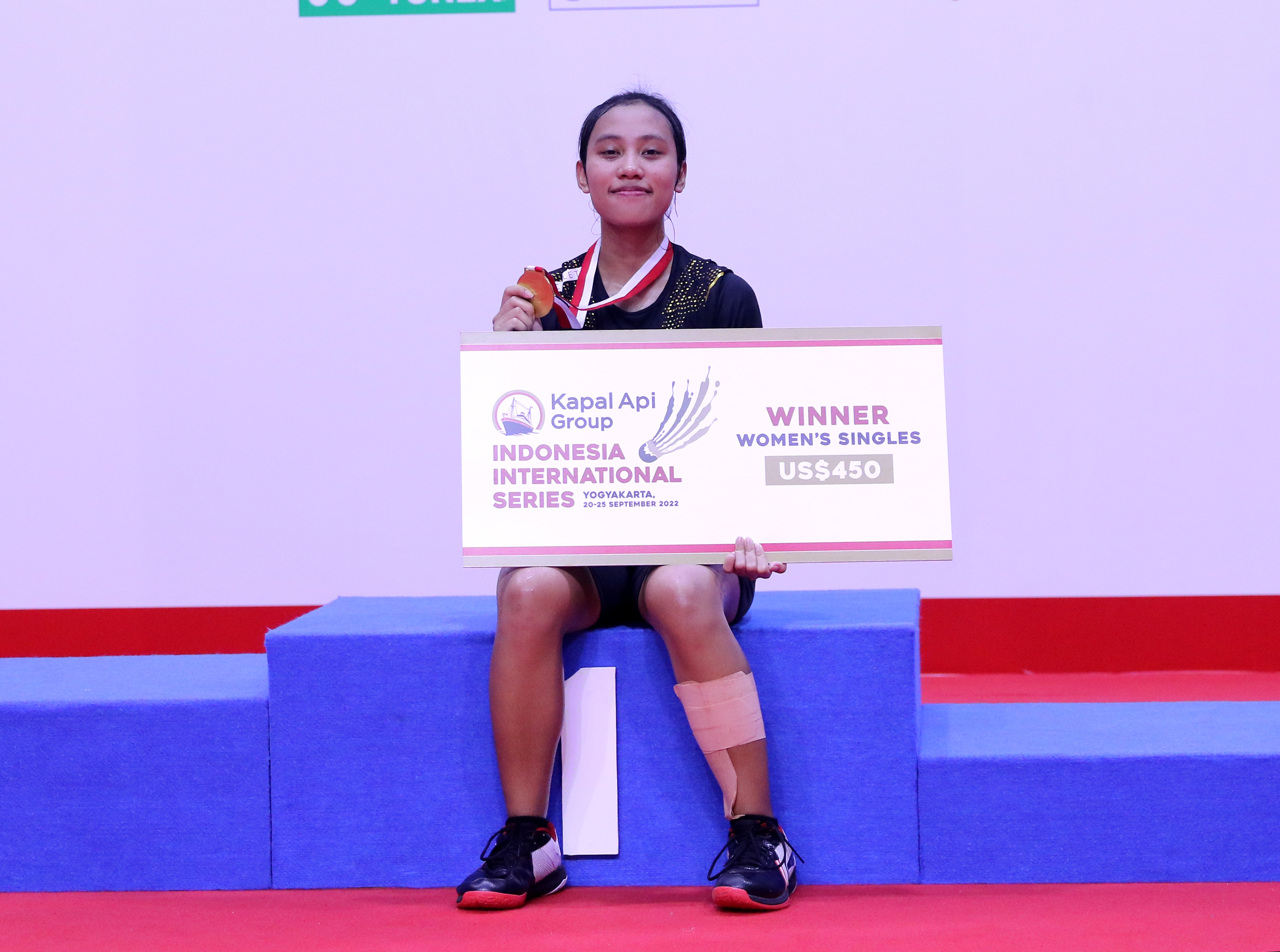  Mutiara Ayu Puspitasari menjadi juara dalam Kejuaraan bulu tangkis Indonesia International Series (IIS) 2022 di sektor tunggal putri. 