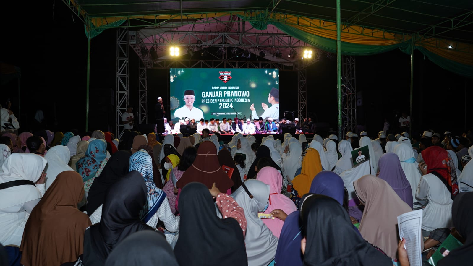 Kegiatan Istighosah dan Sholawat Akbar, yang diadakan Sahabat Ganjar, di Palembang.