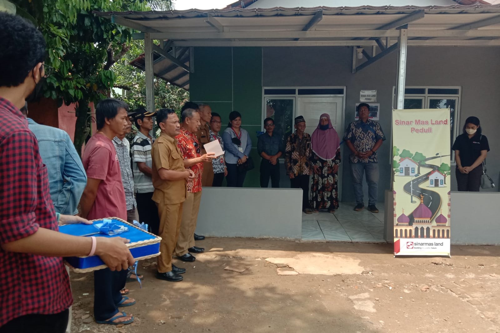 Pembangunan jaringan lampu jalan utama desa sepanjang 1,5 kilometer dilaksanakan sejak Juli 2022. 