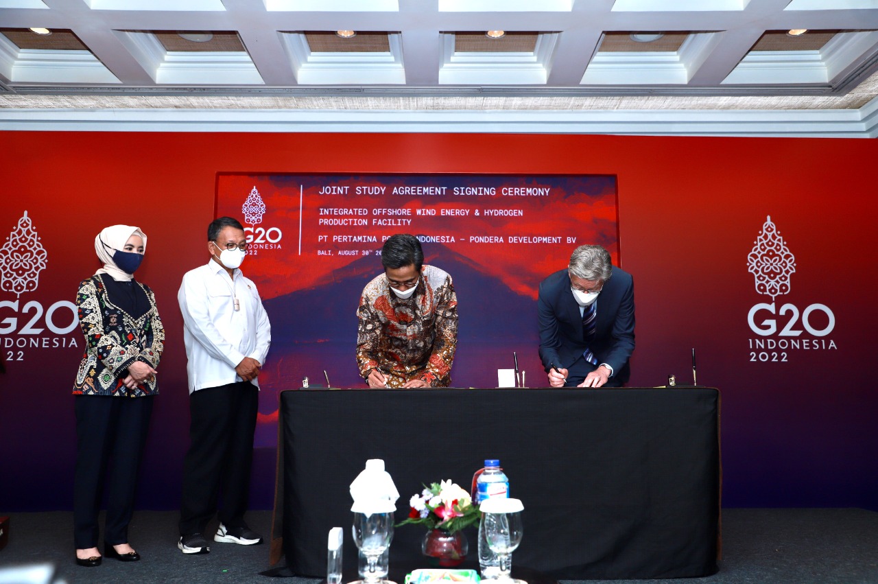 Pertamina NRE dan Pondera Development BV (Pondera) menandatangani joint study agreement (JSA) tentang pengembangan PLTB di Nusa Dua, Bali. 