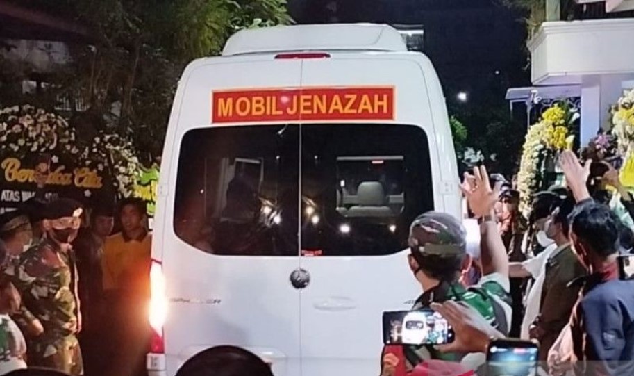 Jenazah Prof Azyumardi Azra tiba di rumah duka di Ciputat Timur, Tangerang Selatan, Senin (19/9) malam.