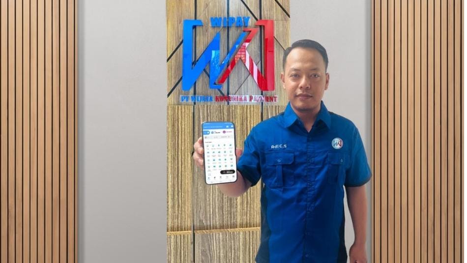 Founder dan pemilik Wijaya Komunika yang juga seroang guru SD