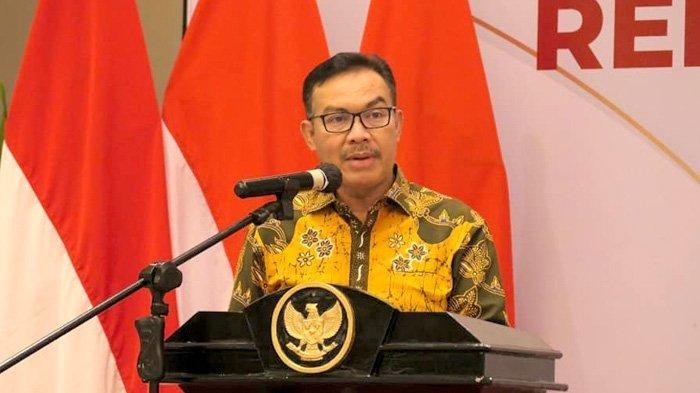 dr. Hasto Wardoyo, Sp.OG.(K) yang juga menjabat Kepala Badan Kependudukan Keluarga Berencana Nasional (BKKBN),