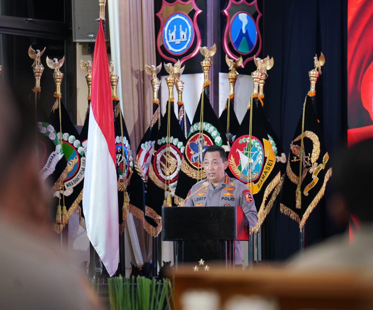 Kapolri Minta Polwan Raih Lagi Kepercayaan Masyarakat 