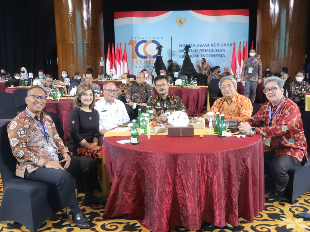 Acara Sarasehan 100 ekonomyang juga dihandiri Mentan Syahrul Yasin Limpo di Jakarta, Rabu (7/8).