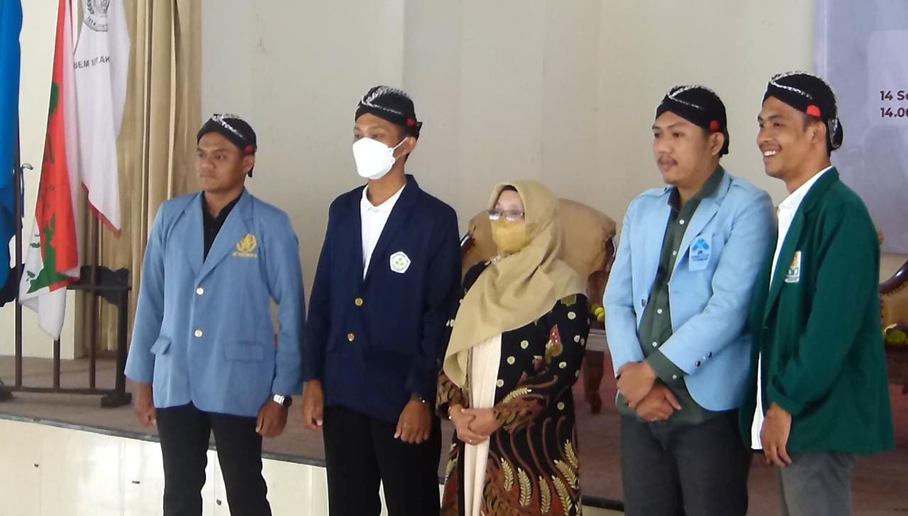 Diskusi Bem Nusantara 'Membongkar Persoalan di Balik Kenaikan Harga BBM' di Institut Sains dan Teknologi (IST) AKPRIND, Gondokusuman, DIY