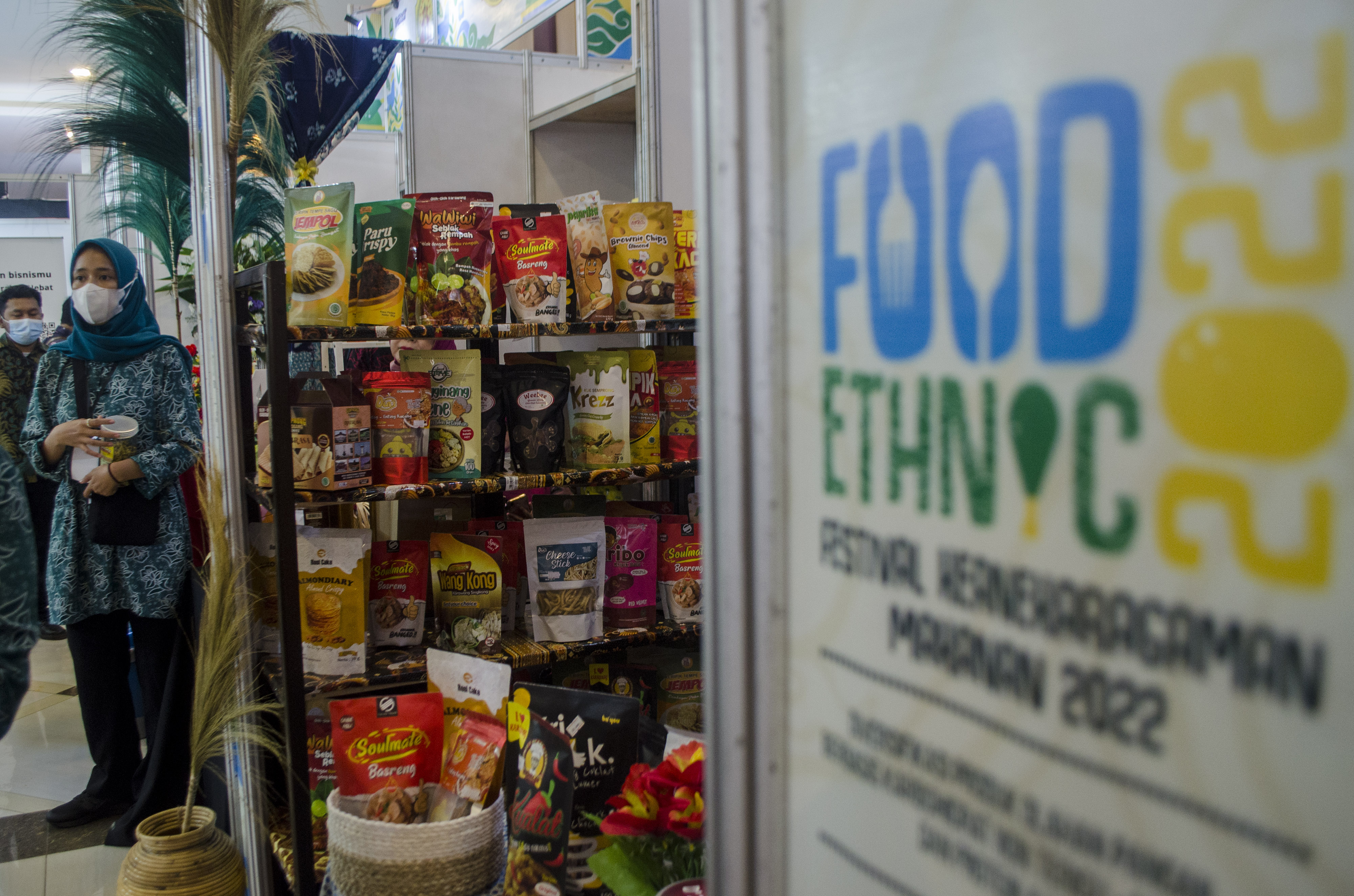 Produk olahan pangan berbasis karbohidrat nonterigu-nonberas dan protein ayam guna olahan pelaku UMKM Jabar.