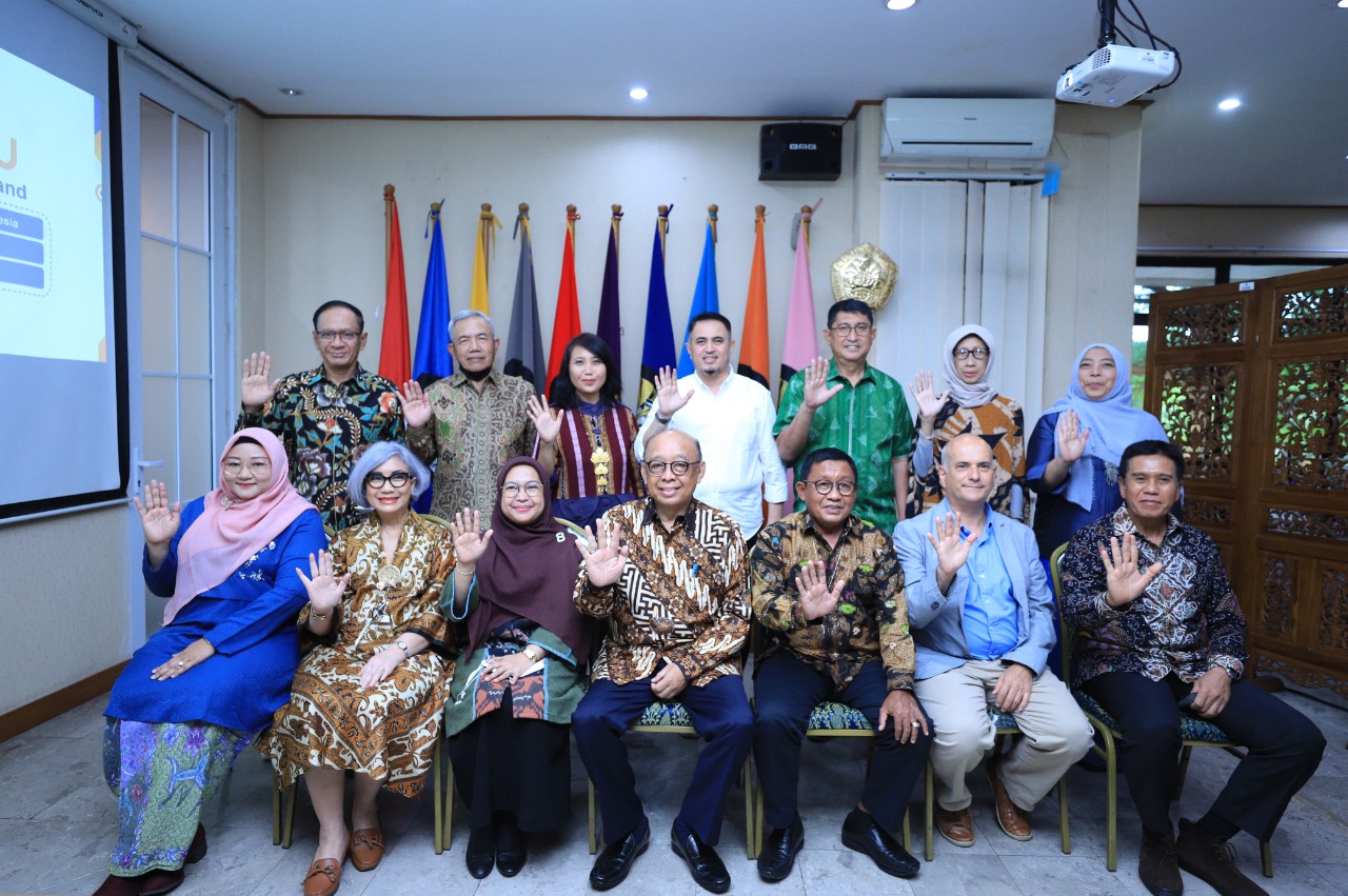 Acara penandatanganan MoU kerja sama UP dengan Kemenparekraf serta Universitat de Girona (UdG), dan Universitas Tadulako (Untad).