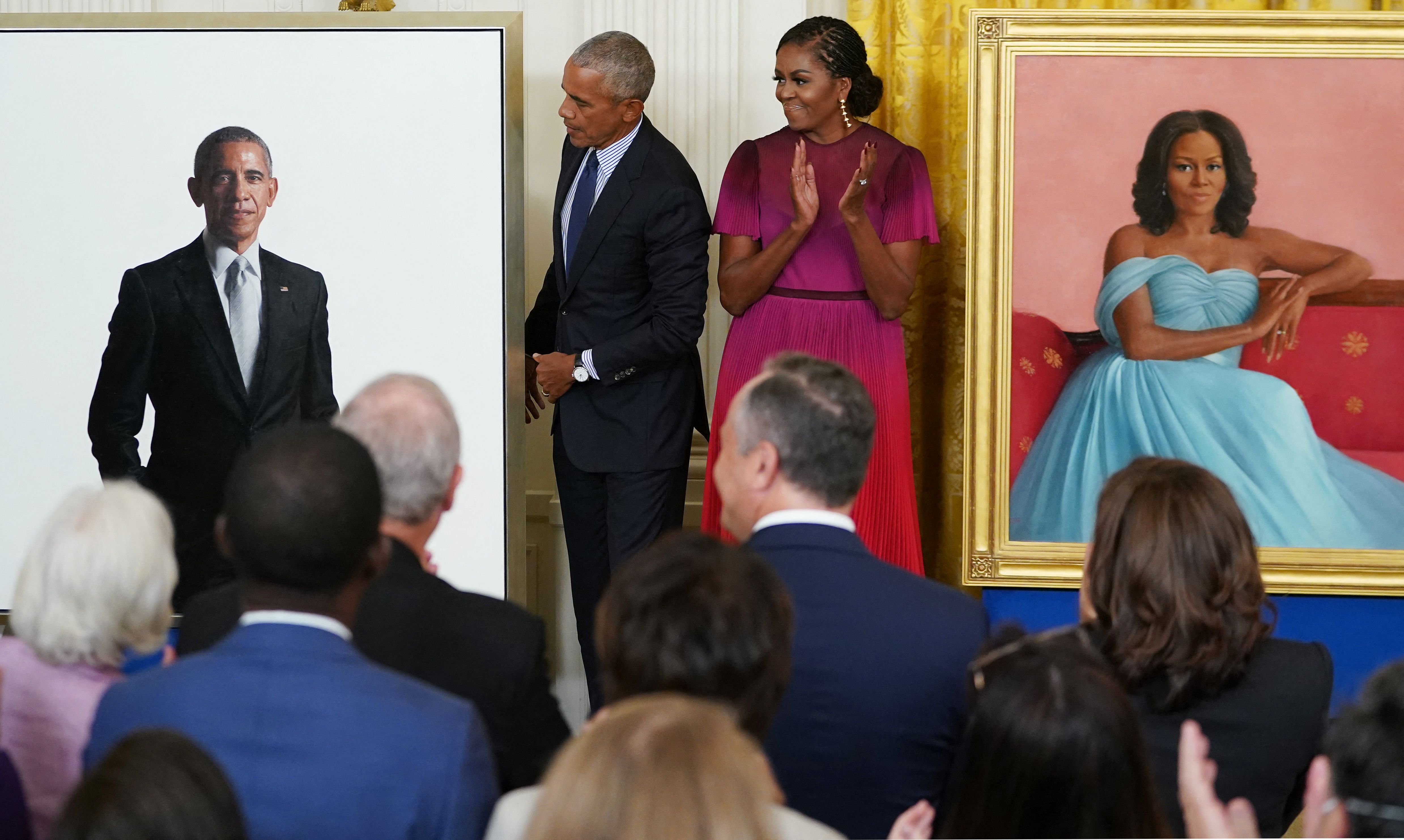 Mantan Presiden AS Barack Obama dan Ibu Negara Michelle Obama meresmikan lukisan foto mereka yang akan dipasang di Gedung Putih.