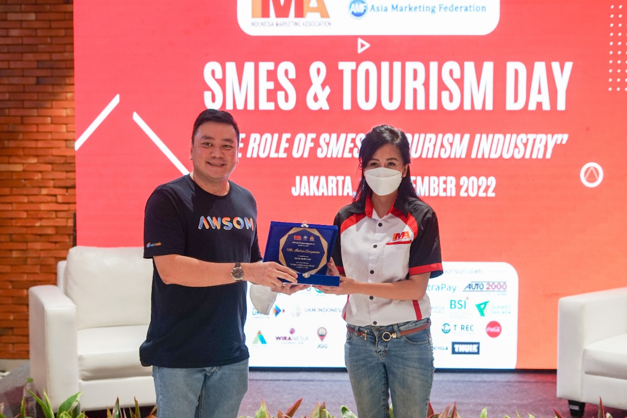 Direktur Marketing Maucash, Indra Suryawan (kiri) dalam seminar “The Role of SMEs in Tourism Industry vs Global Challenge