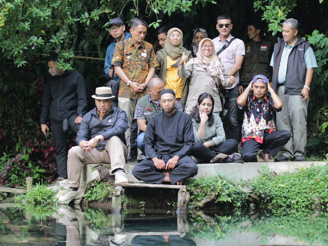 Dinas Pemberdayaan Masyarakat dan Desa melakukan kunjungan ke hulu Sungai Citarum