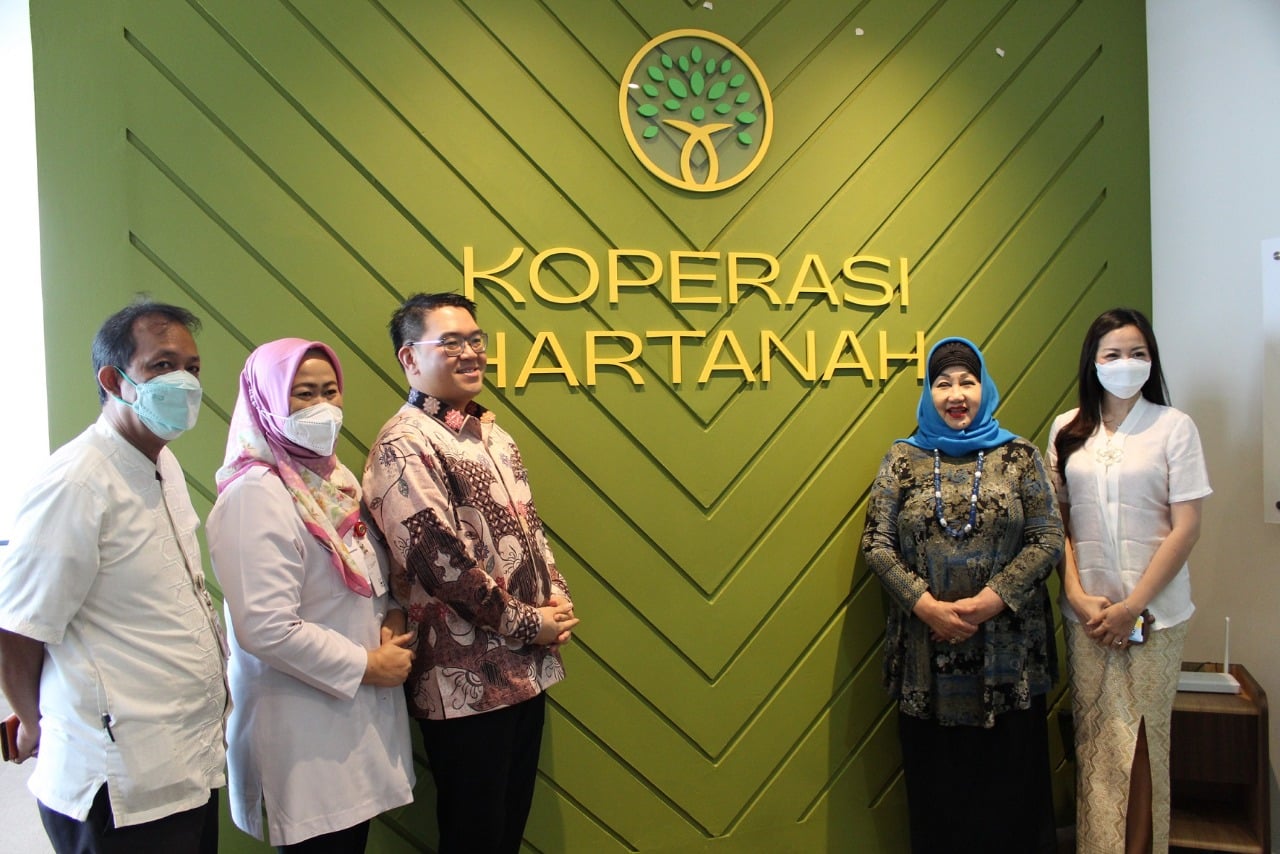 Pembukaan kantor baru Koperasi Hartanah Makmur Sentosa di Kabupaten Tangerang, Banten, Jumat (9/9).