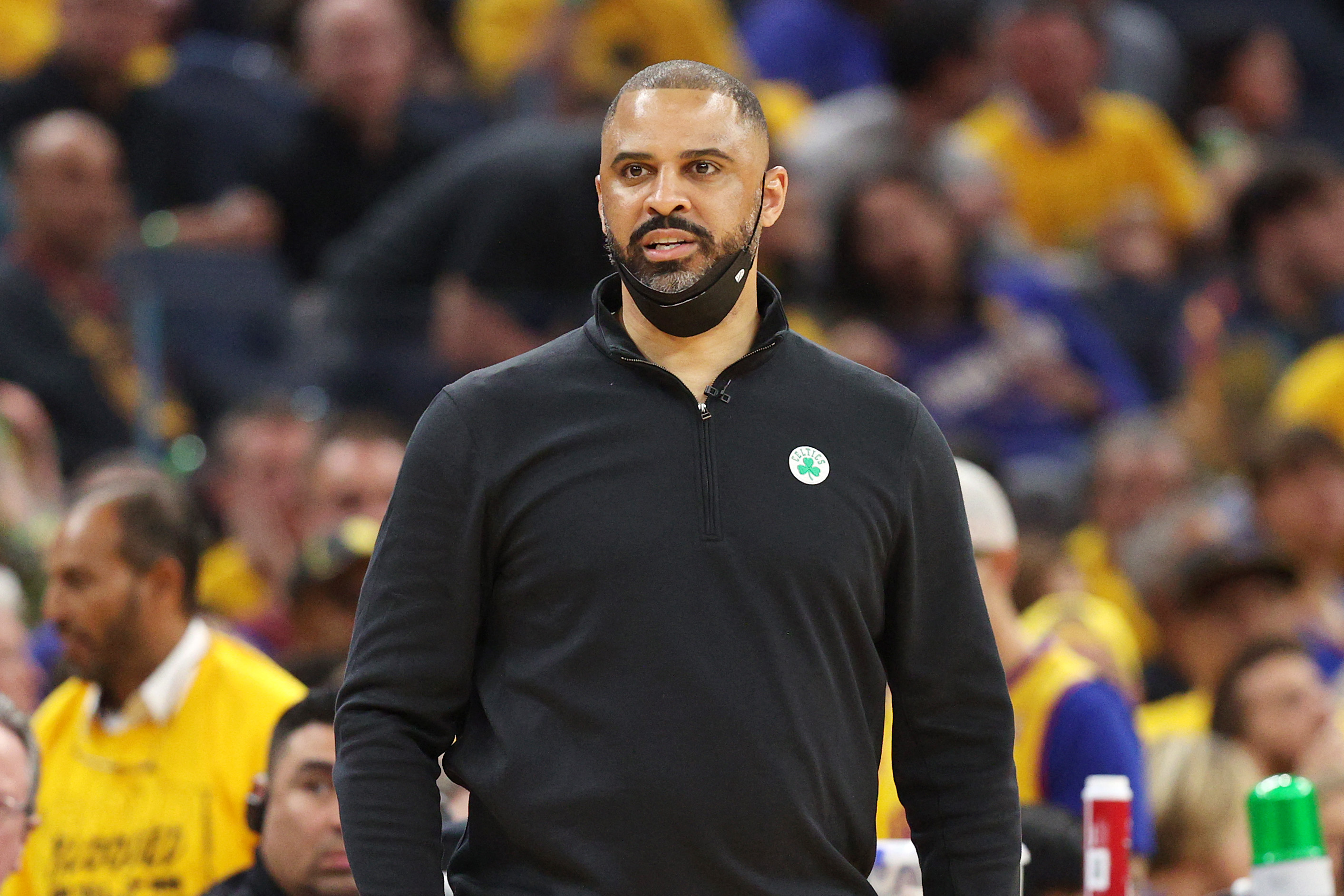 Pelatih Boston Celtics Ime Udoka saat memberikan arahan.