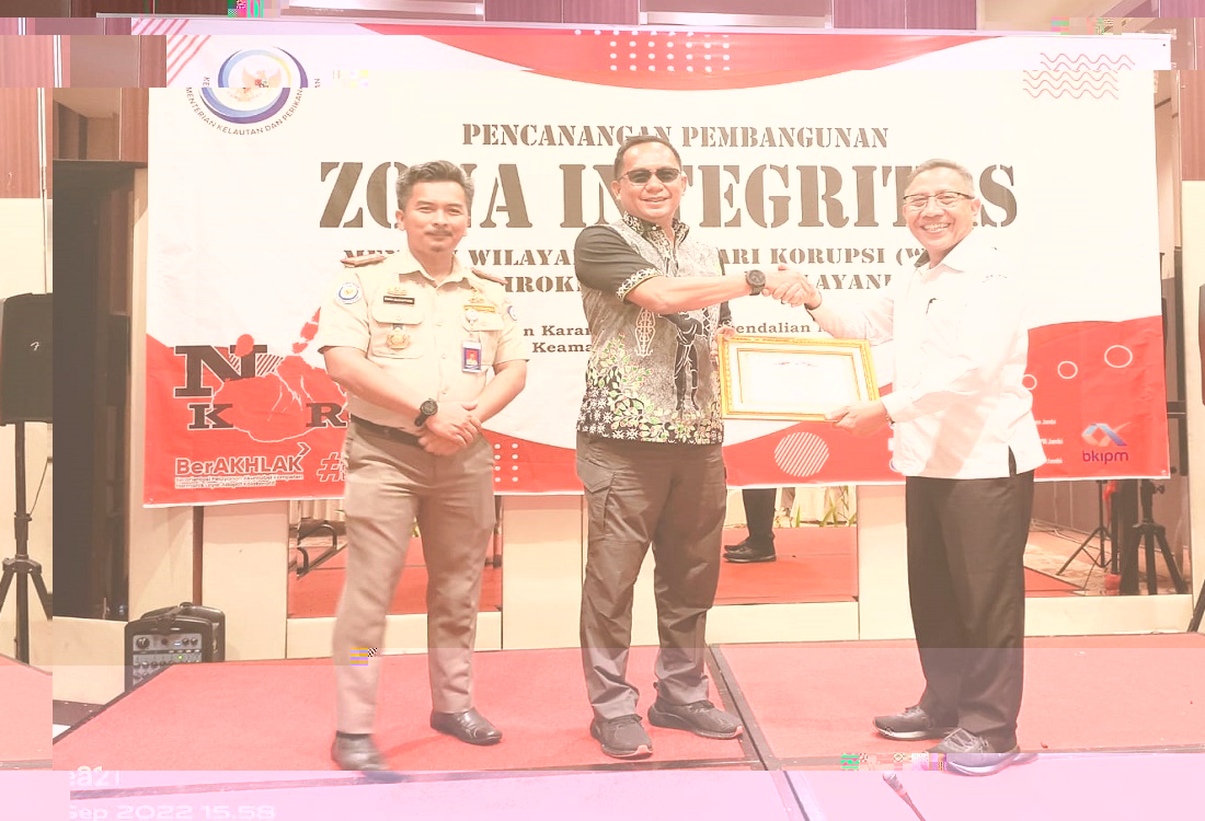 Polda Jambi menerima penghargaan dari Kementerian Kelautan dan Perikanan