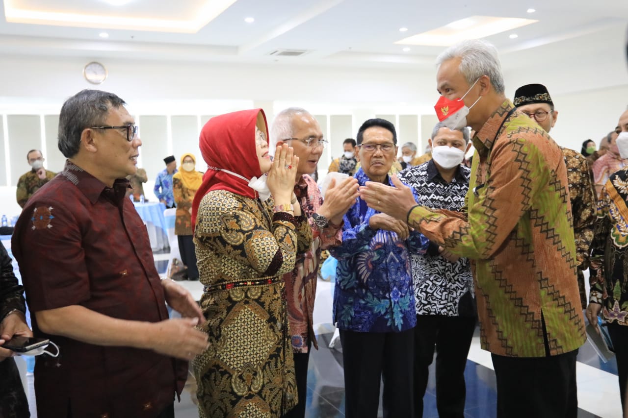 Gubernur Jateng Ganjar Pranowo membuka Muswil V BP-PTSI Provinsi Jawa Tengah di STIE Bank Jateng, Kota Semarang, Senin (5/9).