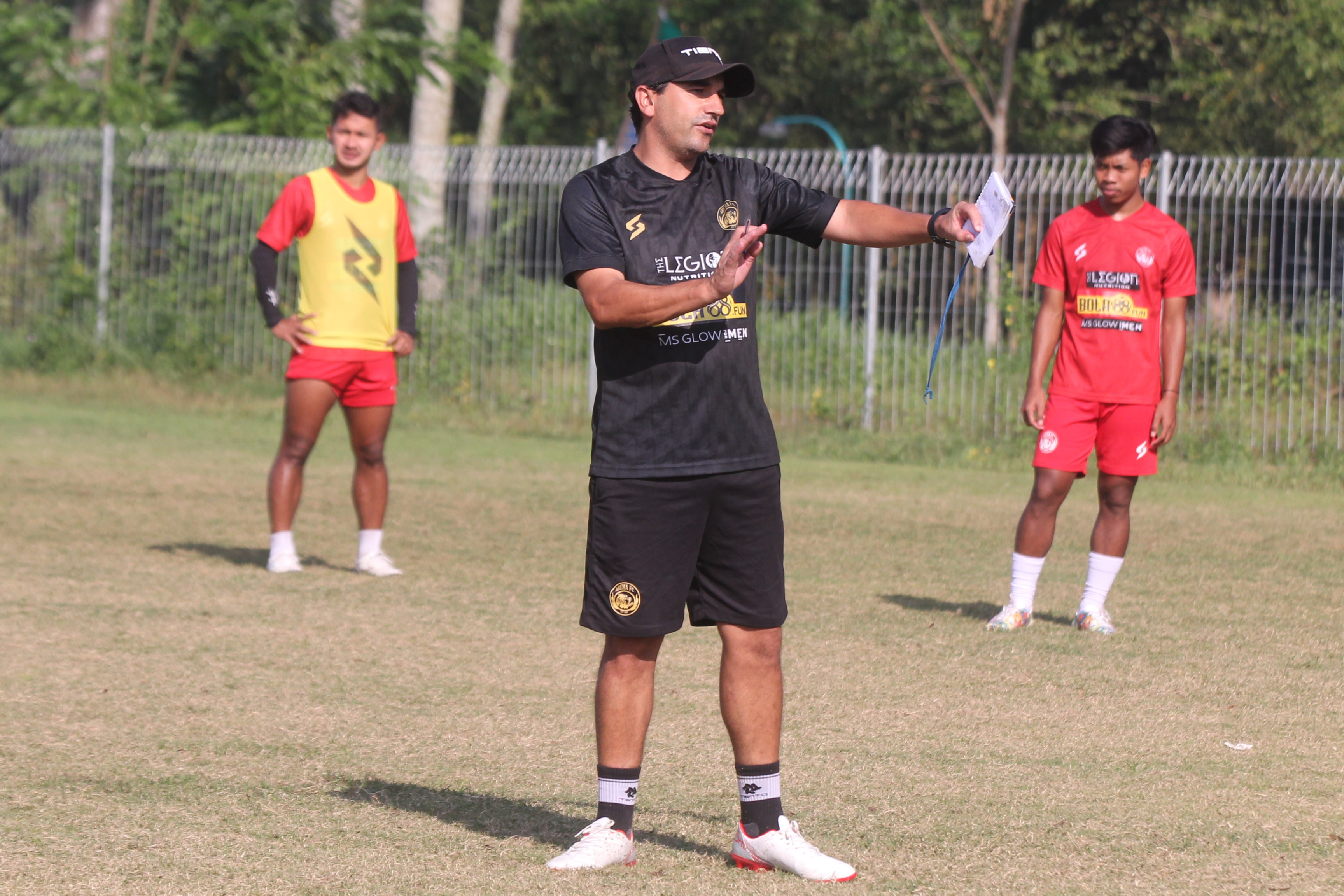 Arema FC Resmi Pecat Eduardo Almeida