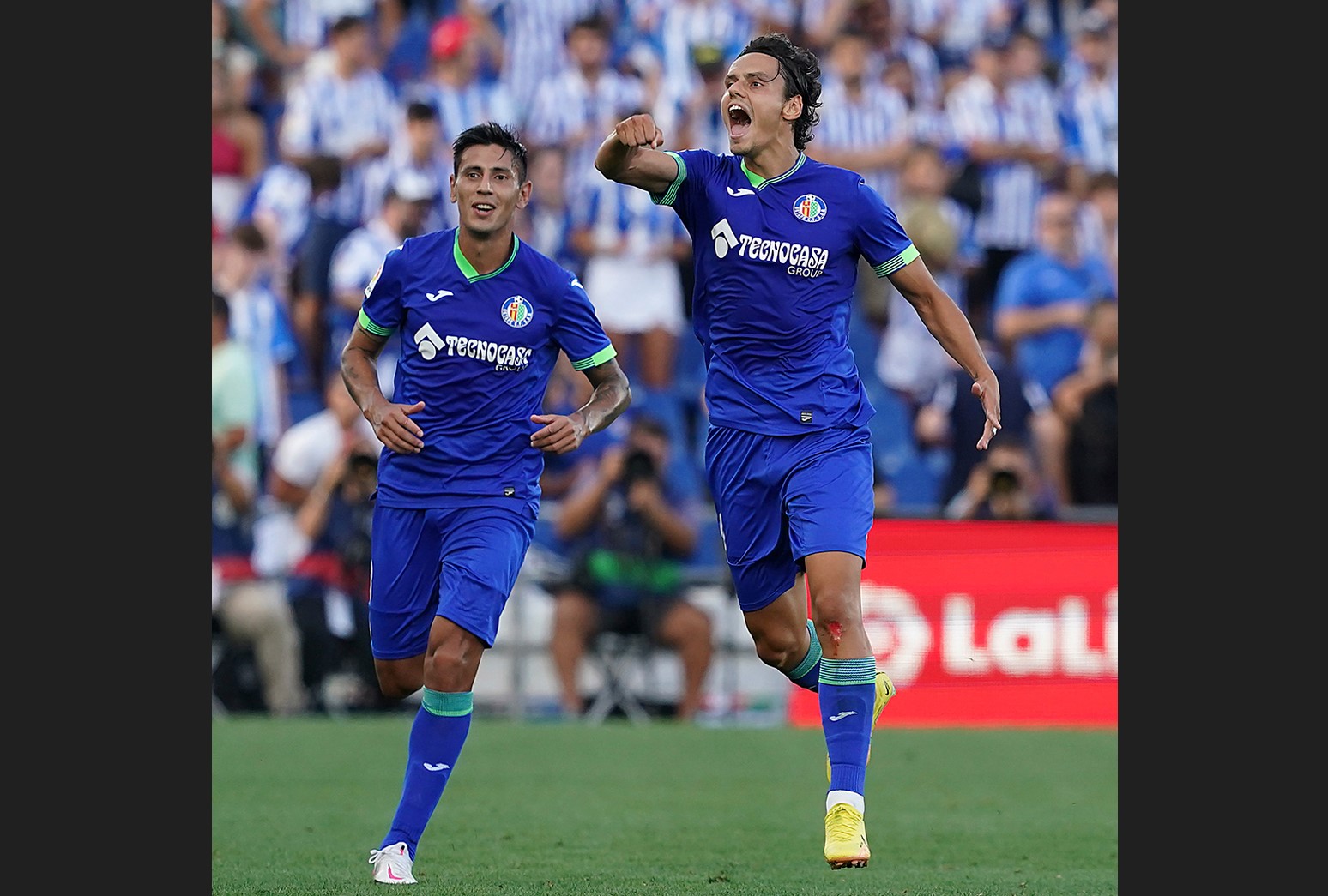 Pemain Getafe Enes Unal (kanan) melakukan selebrasi usai mencetak gol ke gawang Real Sociedad di laga La Liga.