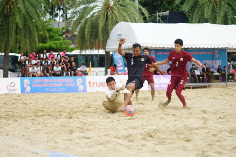 Para pemain Timnas Indonesia saat berlaga di AFF Beach Soccer Championship 2022, Rabu (28/9).