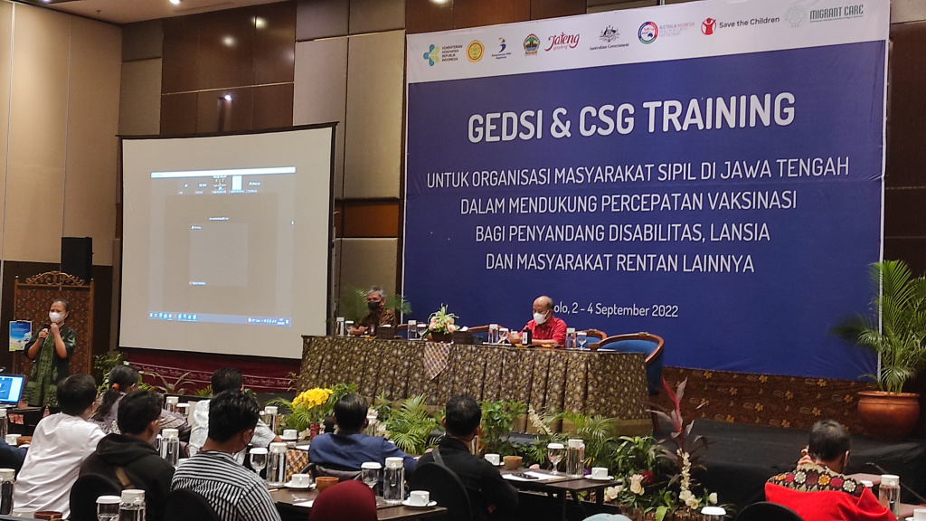 Migrant Care dan Save the Children memberikan pelatihan pada relawan