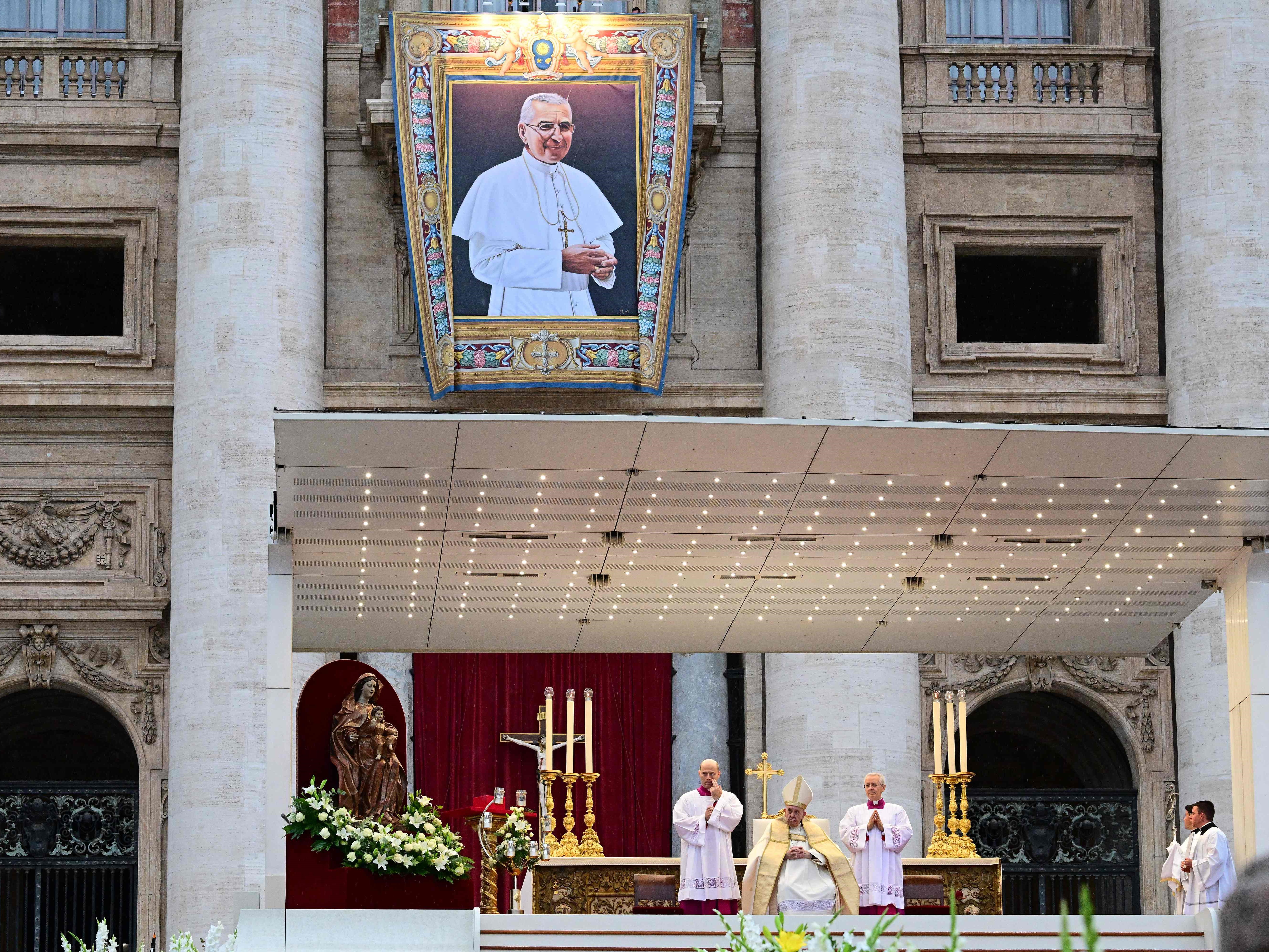 Lapangan Santo Petrus di Vatikan.