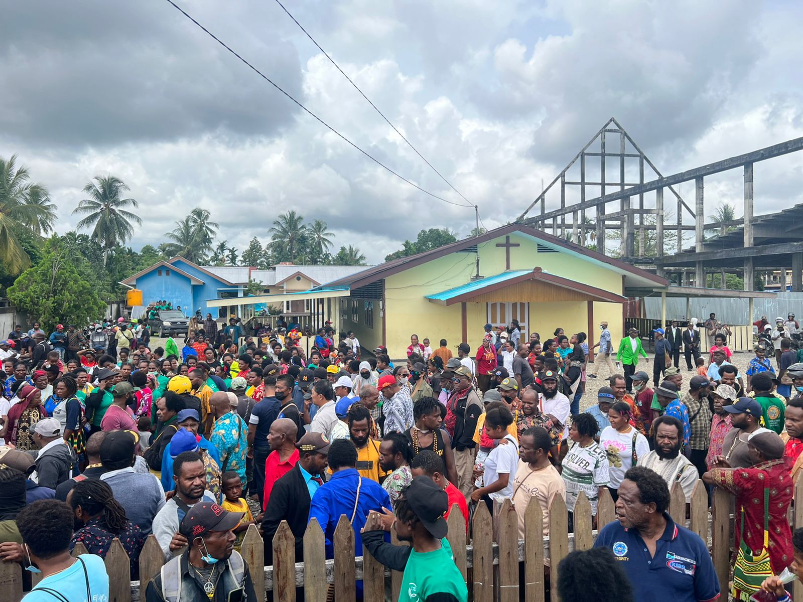 Jemaat gereja di Kabupaten Mimika, Papua cemaskan dugaan kriminalisasi atas Bupati Mimika. 