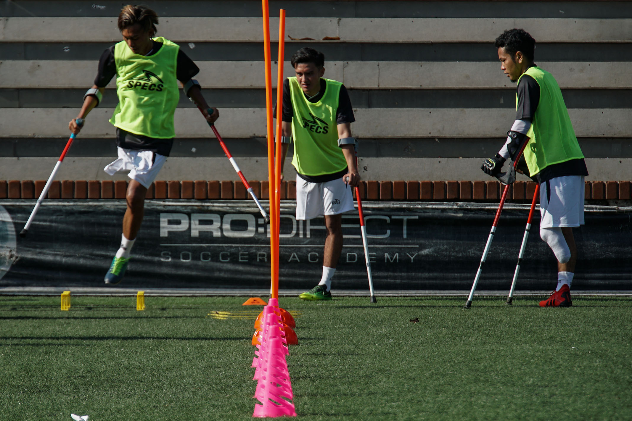 Pemain timnas sepak bola amputasi Indonesia melakukan latihan jelang keberangkatan ke Piala Dunia Amputasi 2022.