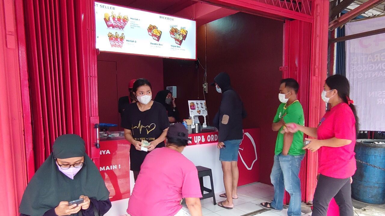 Gerai GabbaGabba dengan menu andalan ayam goreng tanpa tulang.