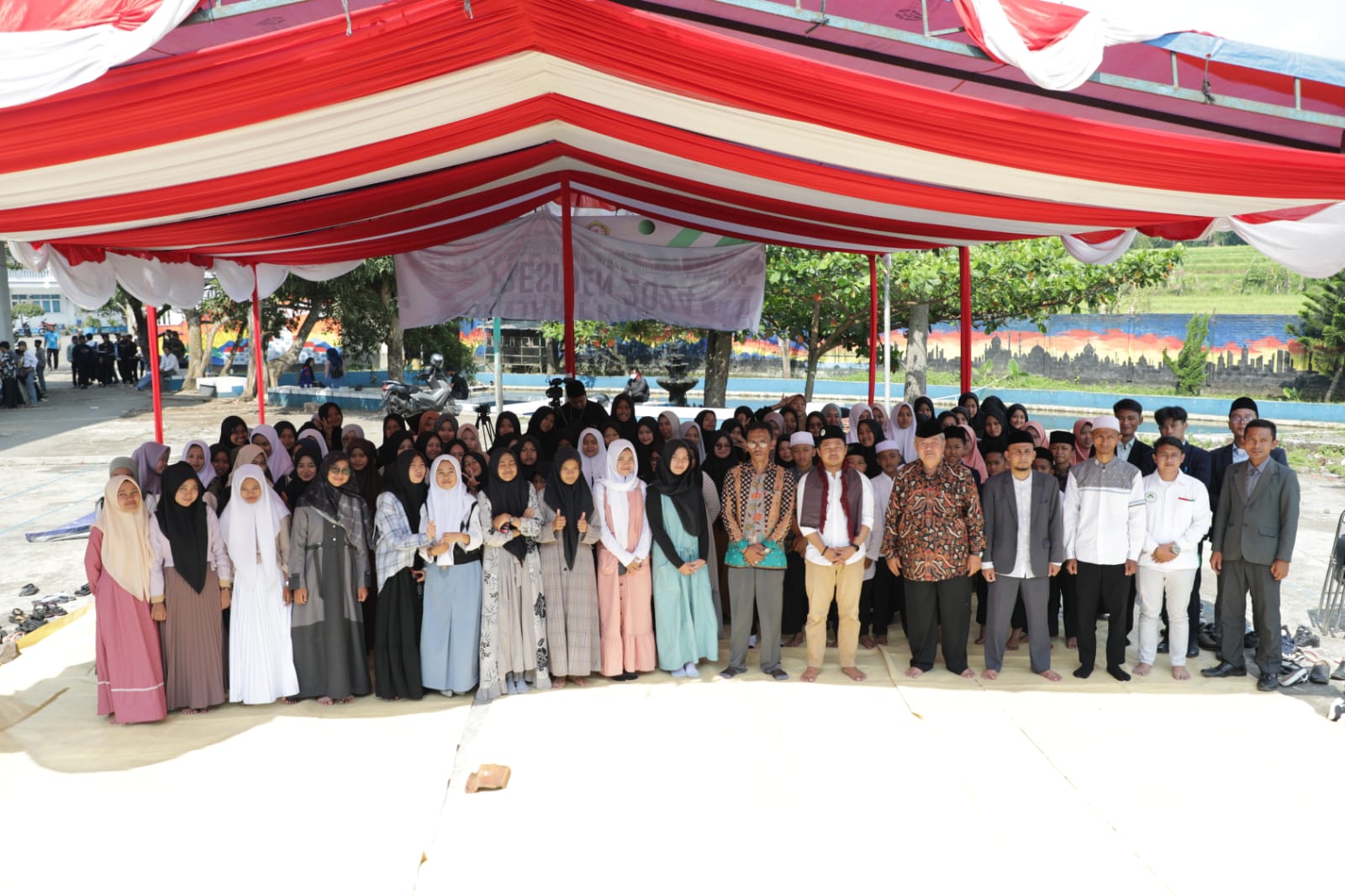 Relawan Santri Dukung Ganjar (SDG) kembali melakukan konsolidasi ke pondok pesantren di Pondok Pesantren Cijangkar, Tasikmalaya, Selasa (27/