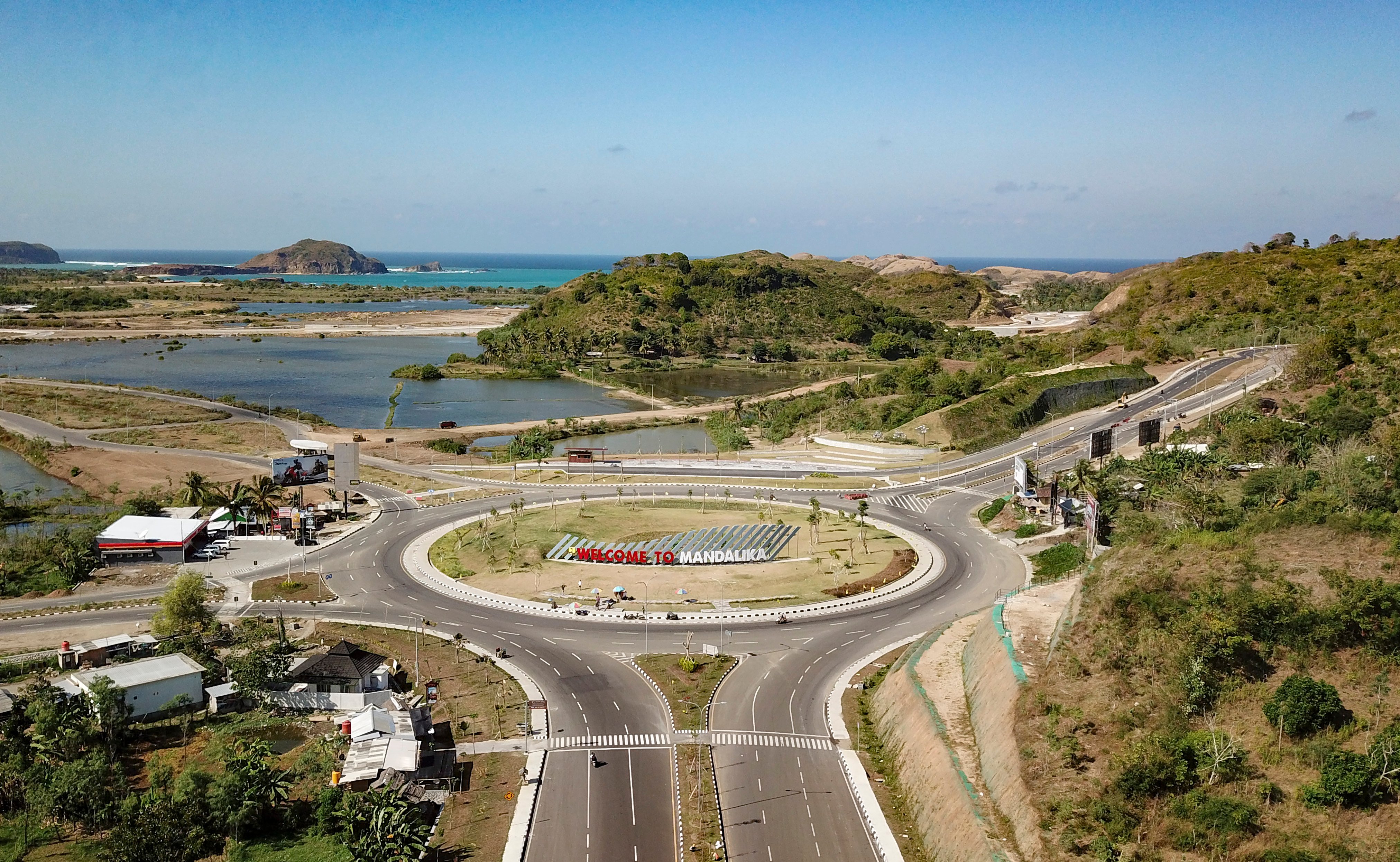 Empat bulan jelang ajang WSBK 2022 berbagai persiapan infrastruktur pendukung terus dikebut di dalam maupun di luar Sirkuit Mandalika.