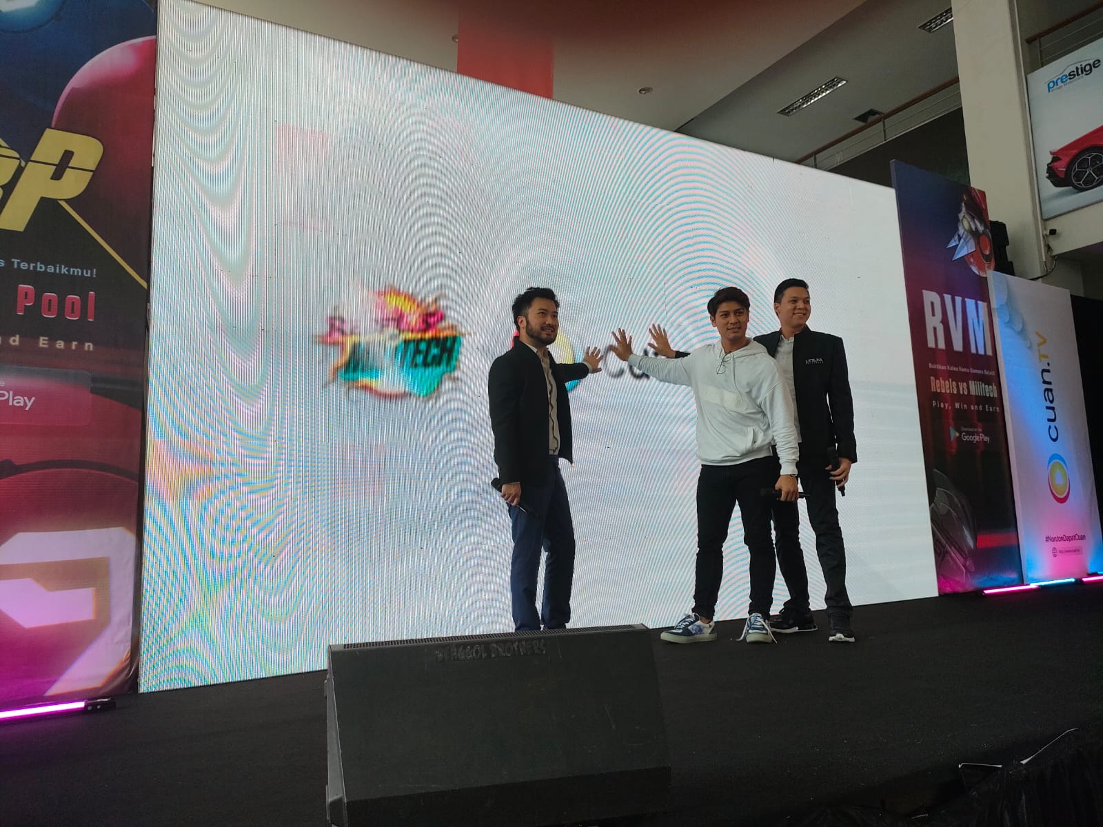 Acara peluncuran beberapa produk unggulan leslar.