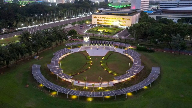 Panel surya di Taman Energi DPR RI. 