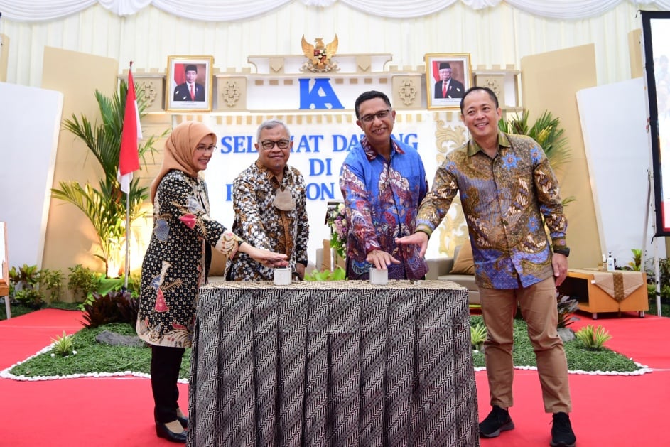 Peresmian Pembangkit Listrik Tenaga Surya (PLTS) berkapasitas 1 MWp di Pabrik Gula Kebon Agung, Kabupaten Malang, Jawa Timur, Selasa (29/9).