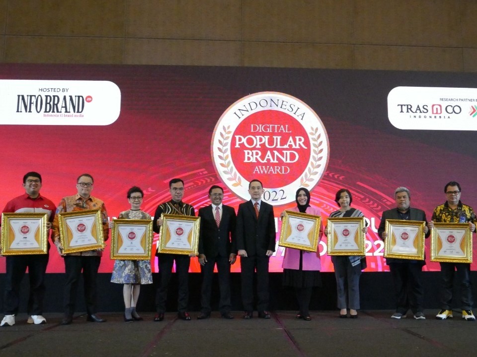 Para pemenang Indonesia Digital Popular Brand Award 2022.