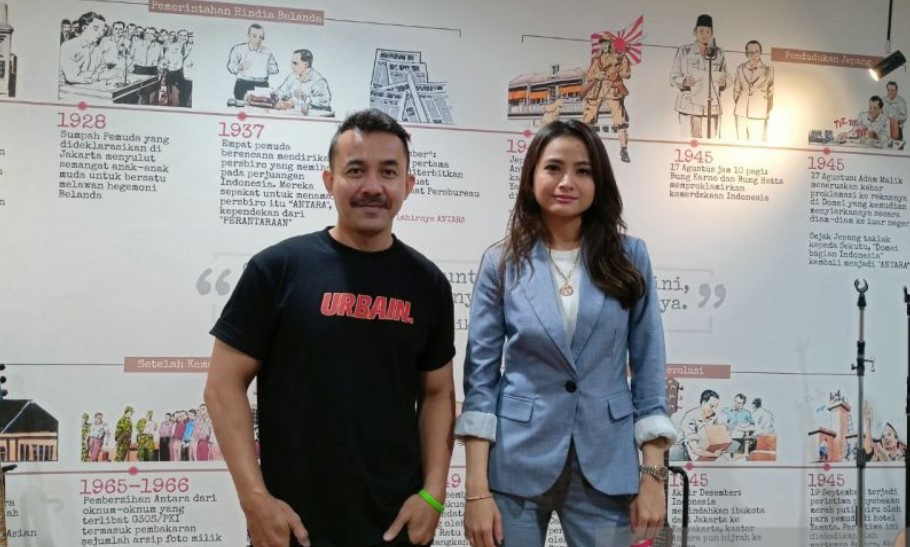 Pemeran film Mumun, Volland Humonggio (kiri) dan Acha Septriasa.