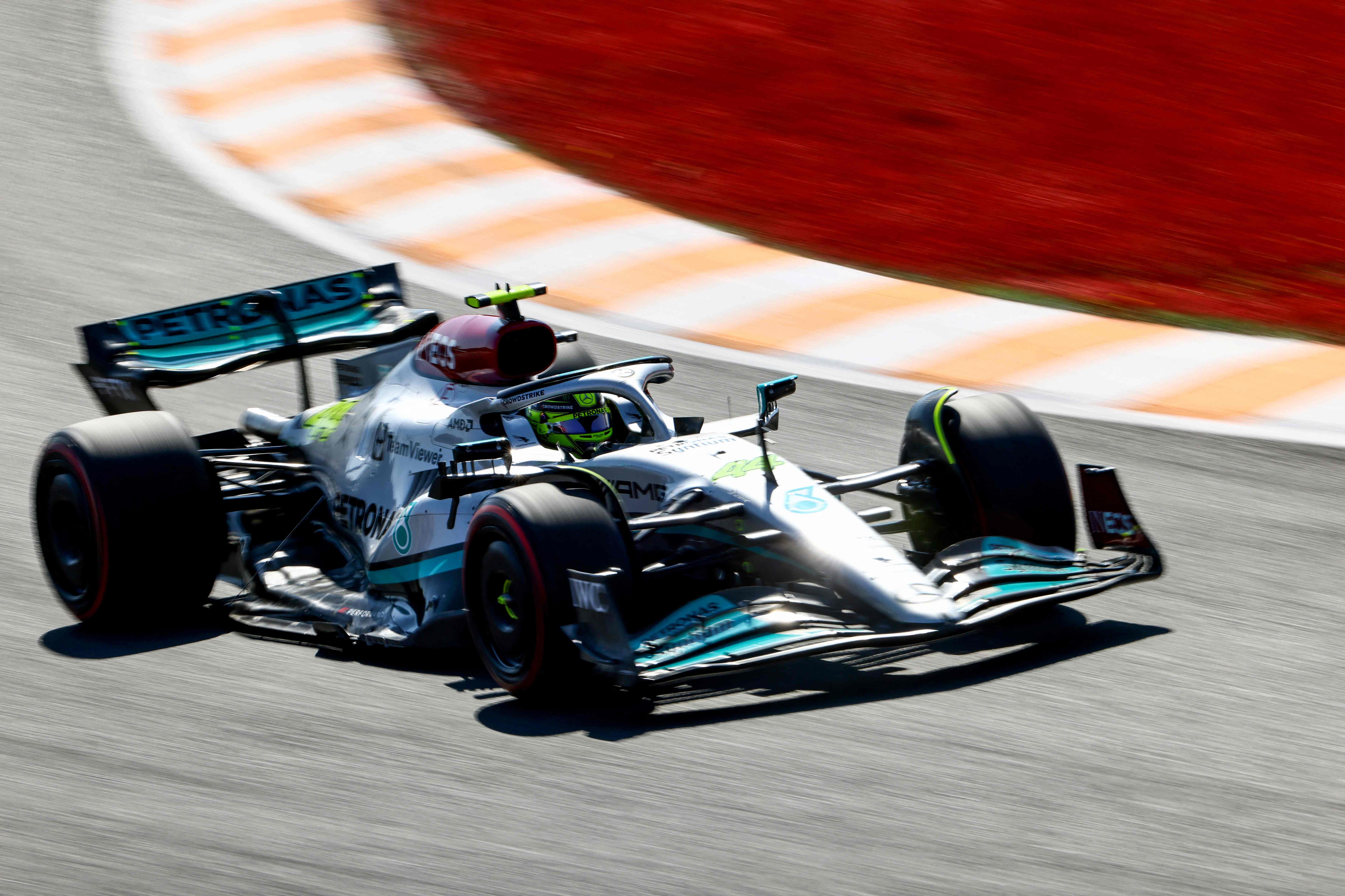 Pembalap Mercedes Lewis Hamilton