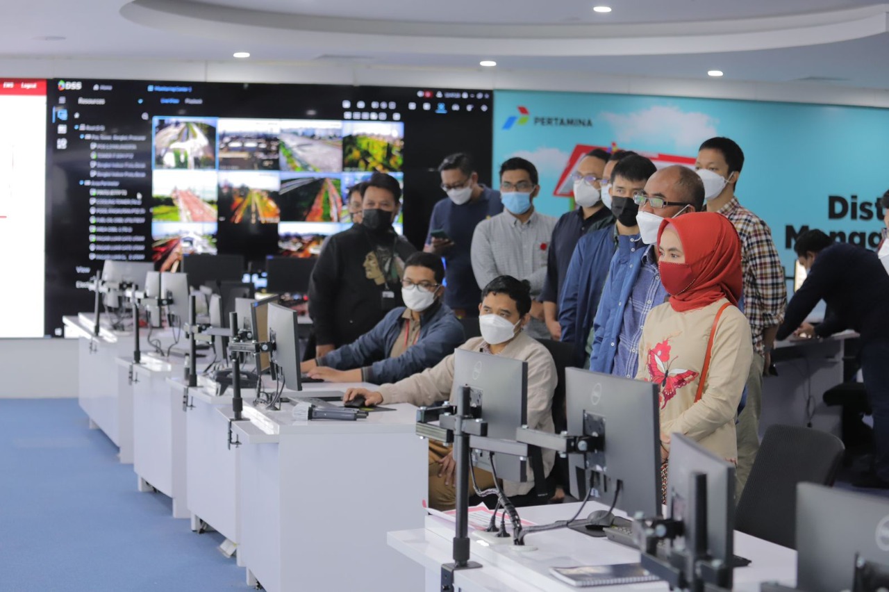 Direktur Utama Pertamina bersama jajaran direksi memastikan ketersediaan BBM Subsidi melalui command center