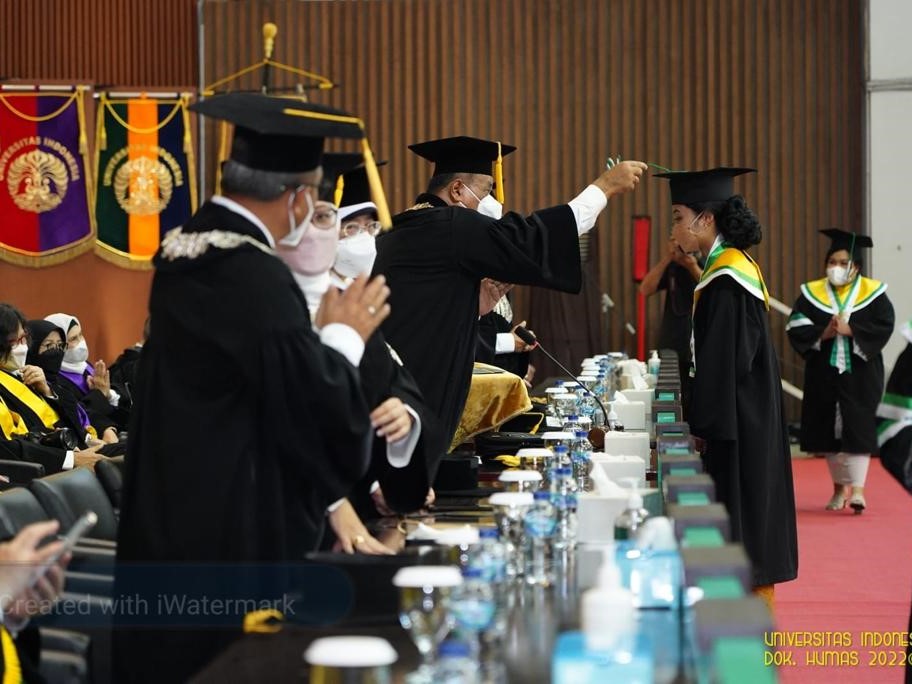 Salah satu wisudawan peraih IPK tertinggi dan sempurna dengan nilai 4 ialah I Made Adi Parmana (Program Doktor Fakultas Kedokteran).