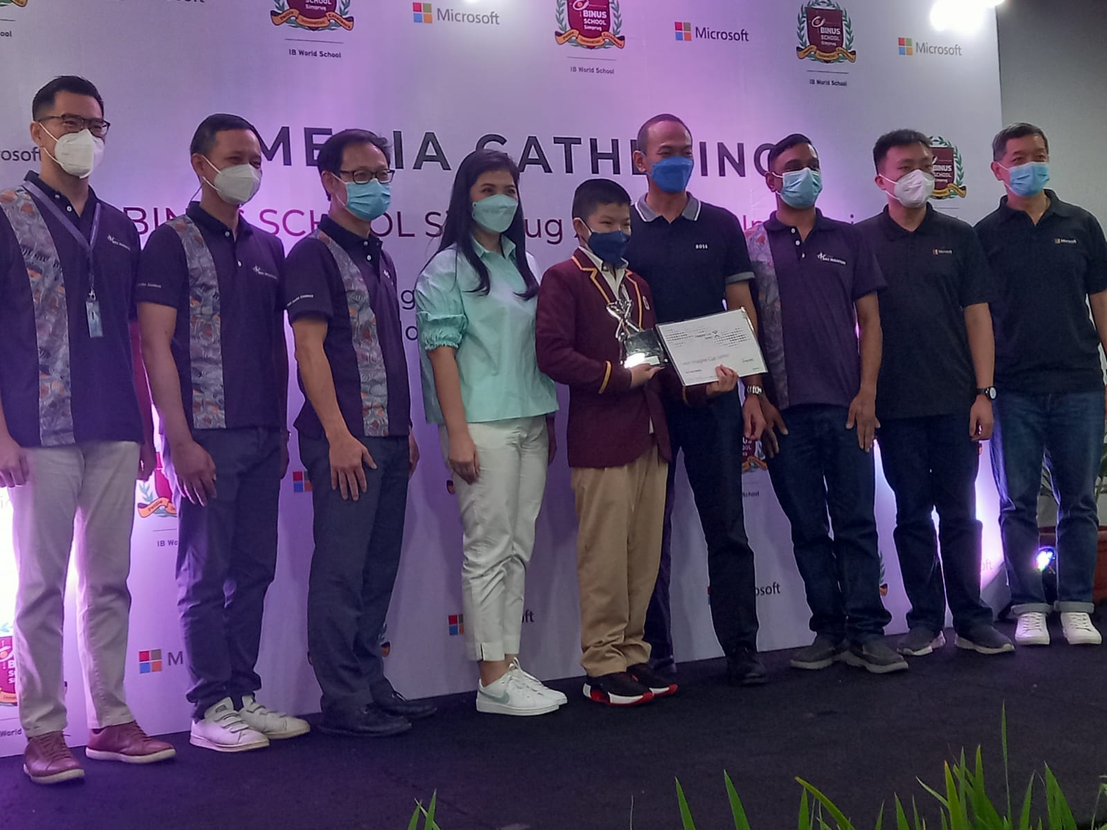 Penghargaan untuk Evan Felix Santoso dari ajang Microsoft Imagine Cup Junior 2022