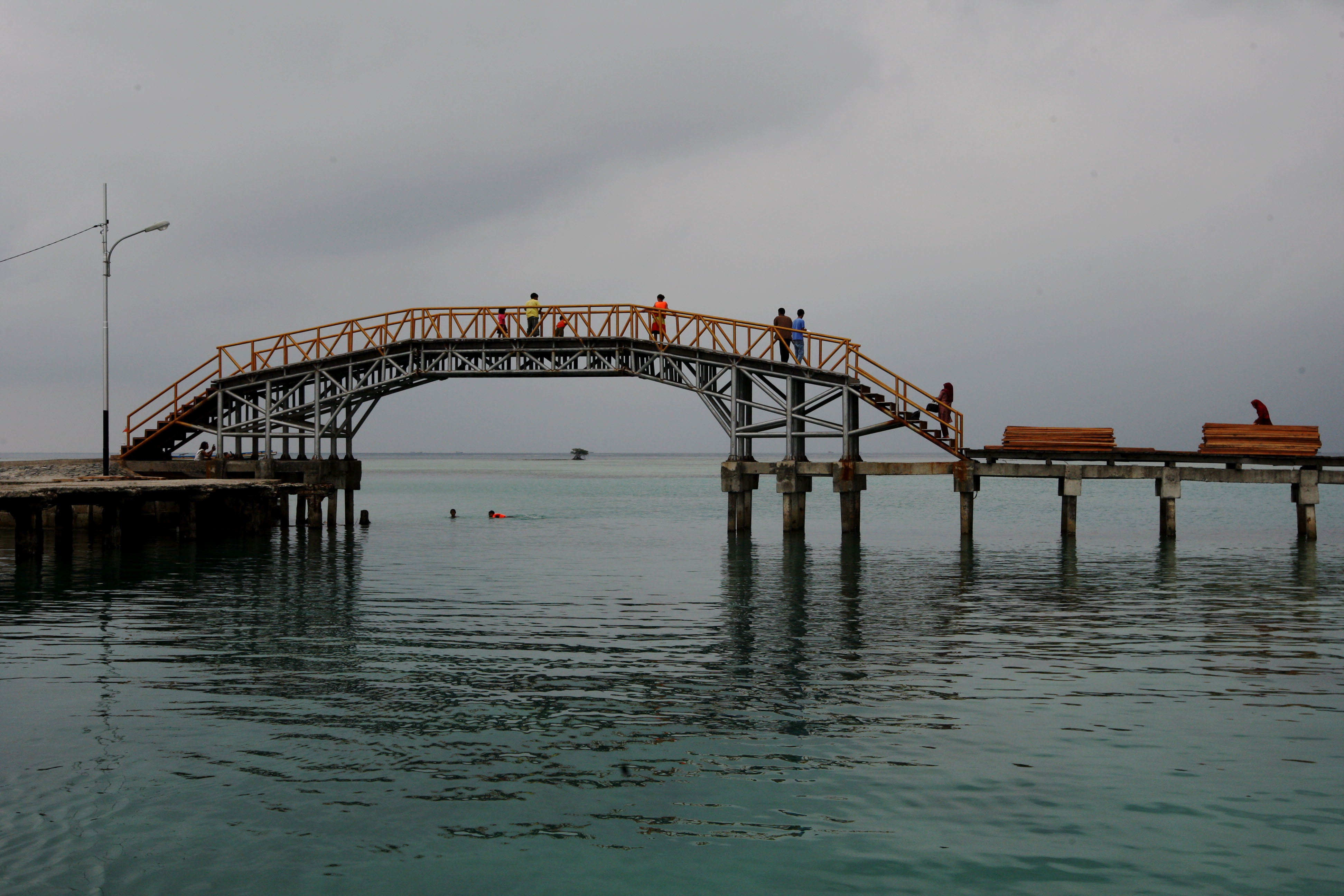  Jembatan Cinta di Pulau Tidung, Kepulauan Seribu