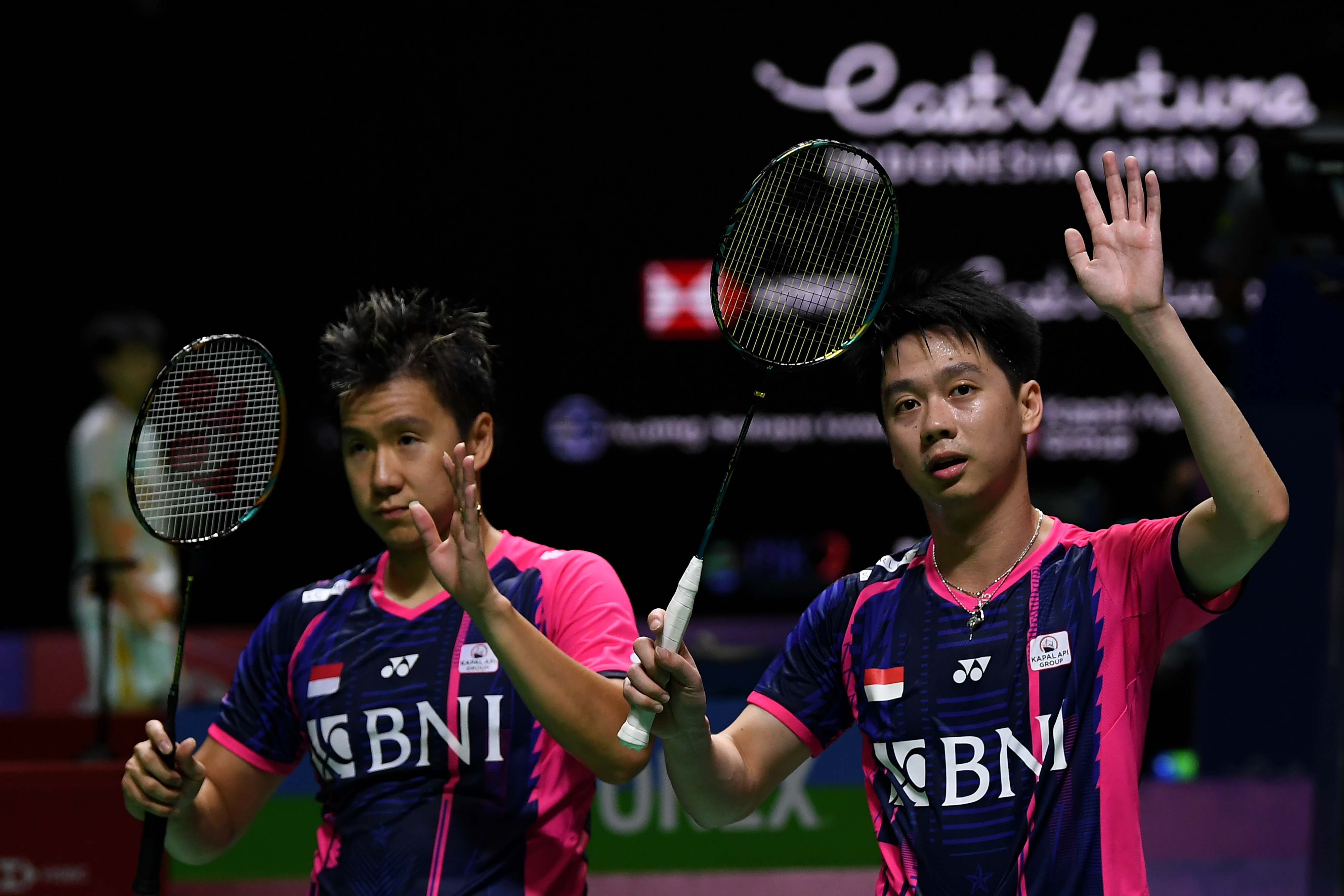 Ganda putra Indonesia Marcus Gideon (kiri) dan Kevin Sanjaya